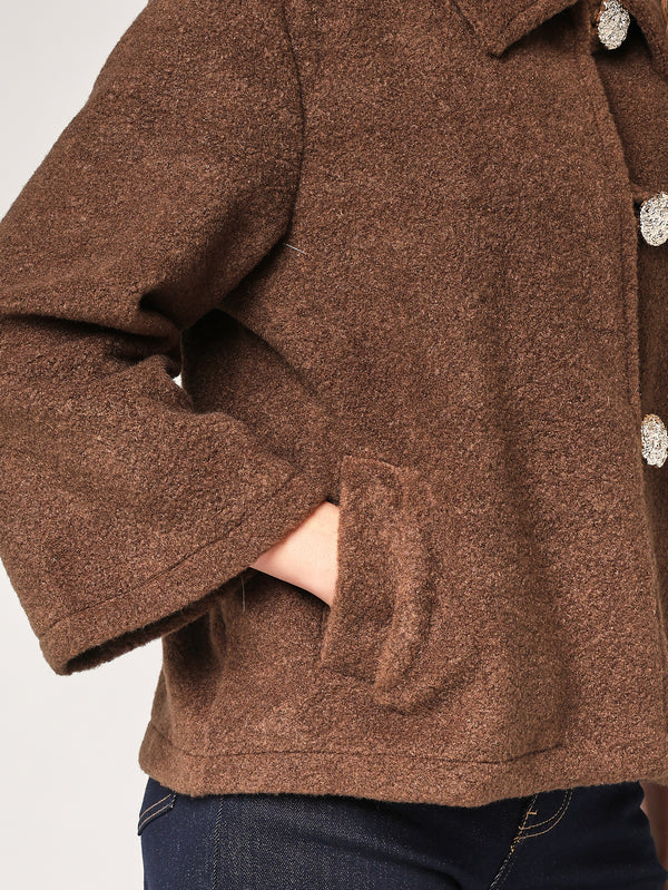 Kurzer Mantel mit 3 Knöpfen