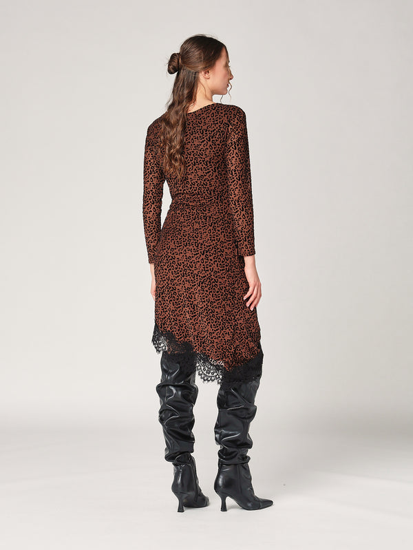 Abito lepoardato con punta