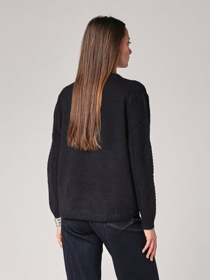 Maglia girocollo con trecce