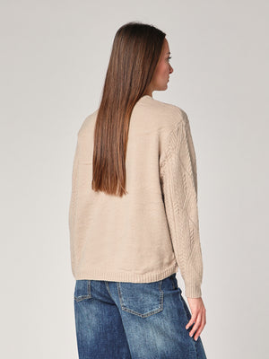 Maglia girocollo con trecce