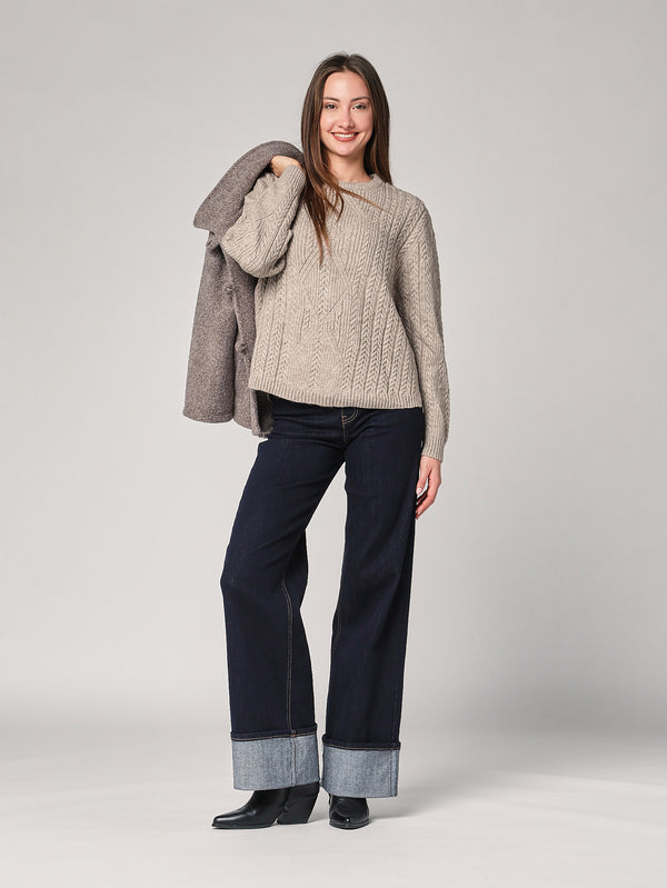 Maglia girocollo con trecce