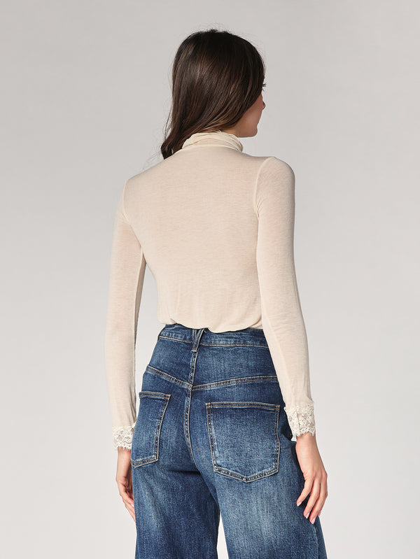 Dolcevita cashmere con pizzo