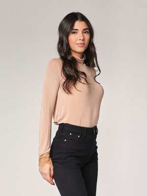 Dolcevita cashmere con pizzo