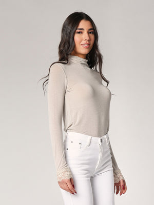 Dolcevita cashmere con pizzo