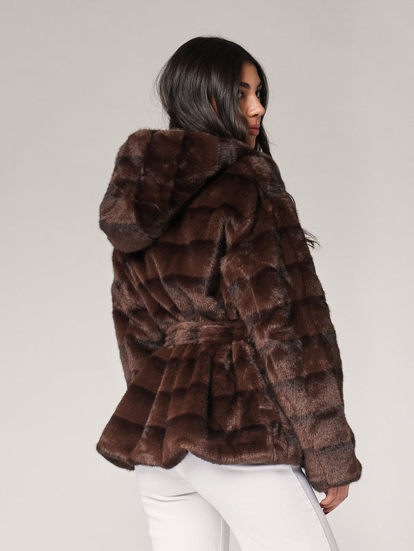 Pelliccia con cappuccio e cintura