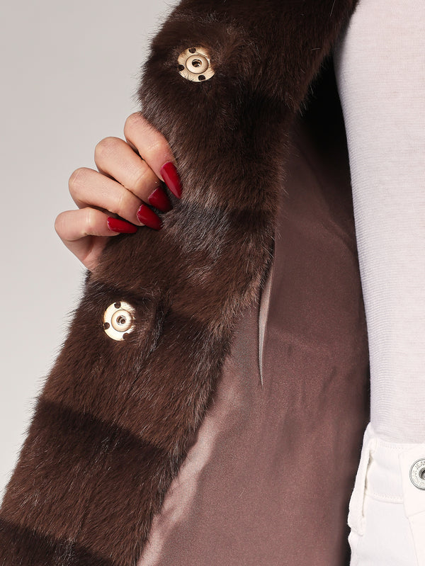 Pelliccia con cappuccio e cintura