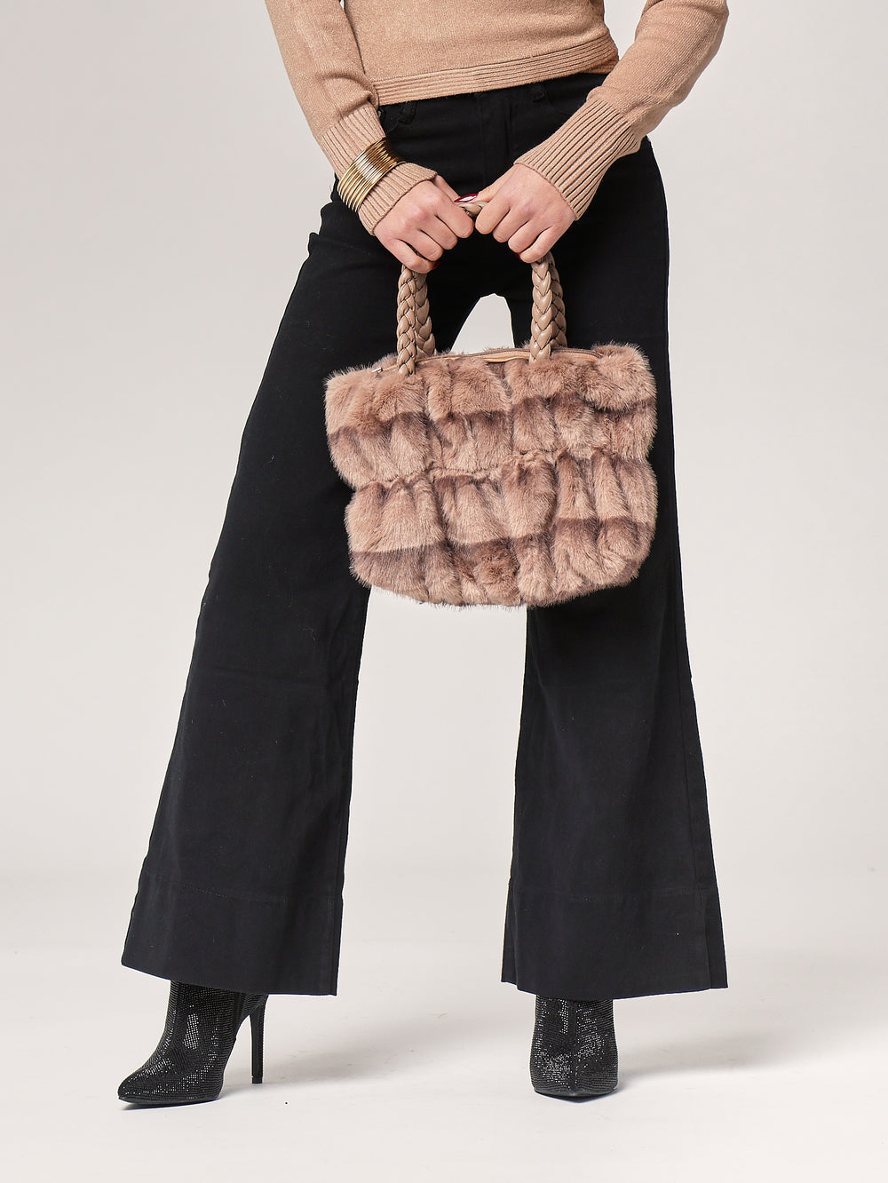 Borsa pelliccia mani trecce