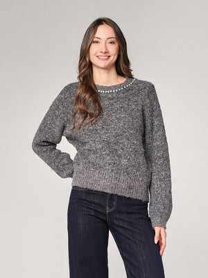 Maglia con paillettes e applicazioni