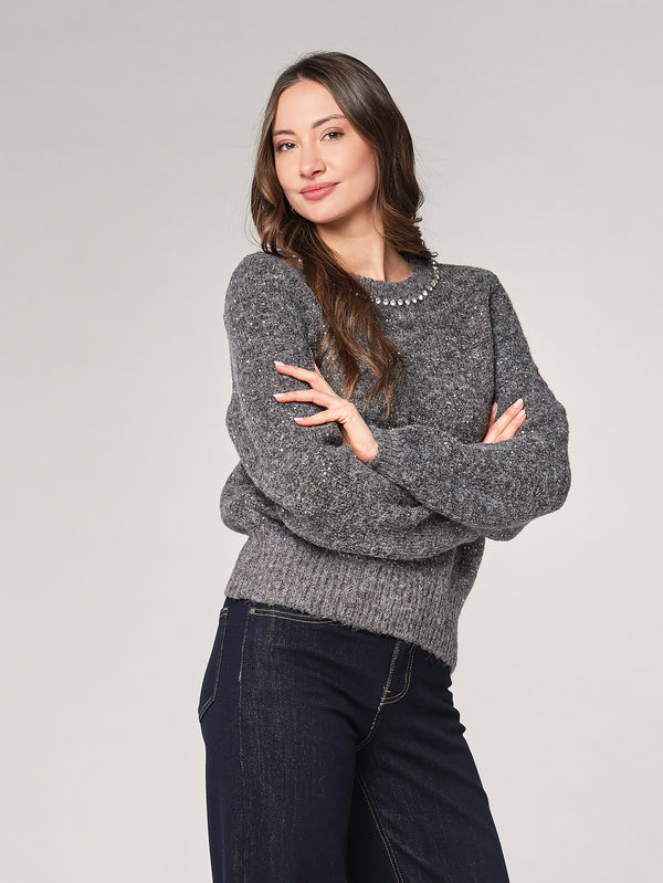 Maglia con paillettes e applicazioni