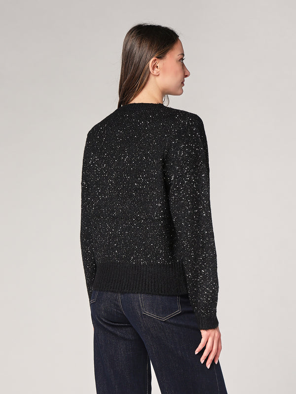 Maglia con paillettes e applicazioni
