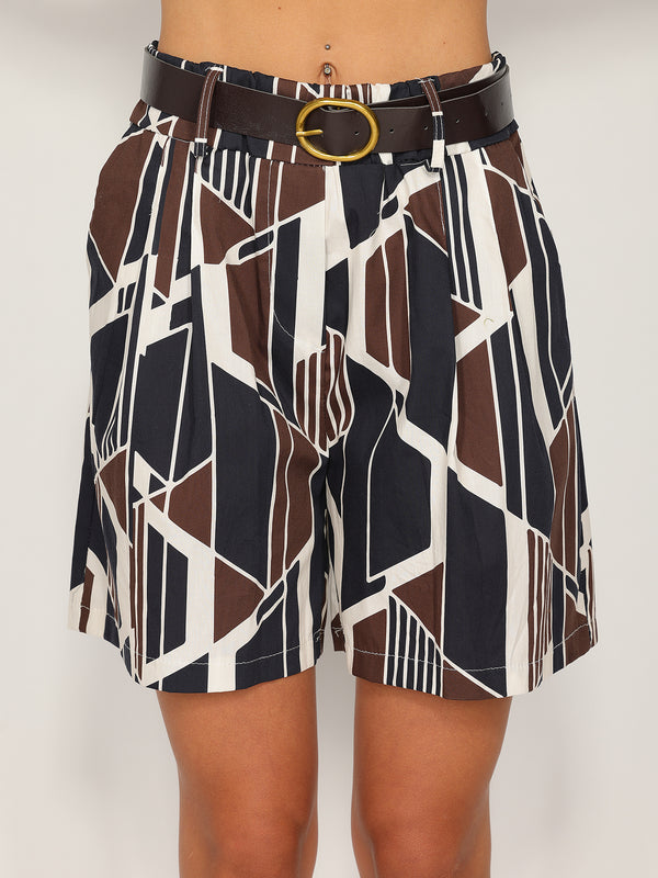 Shorts in fantasia geometrica