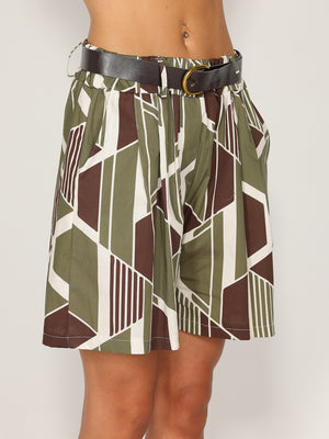 Shorts in fantasia geometrica