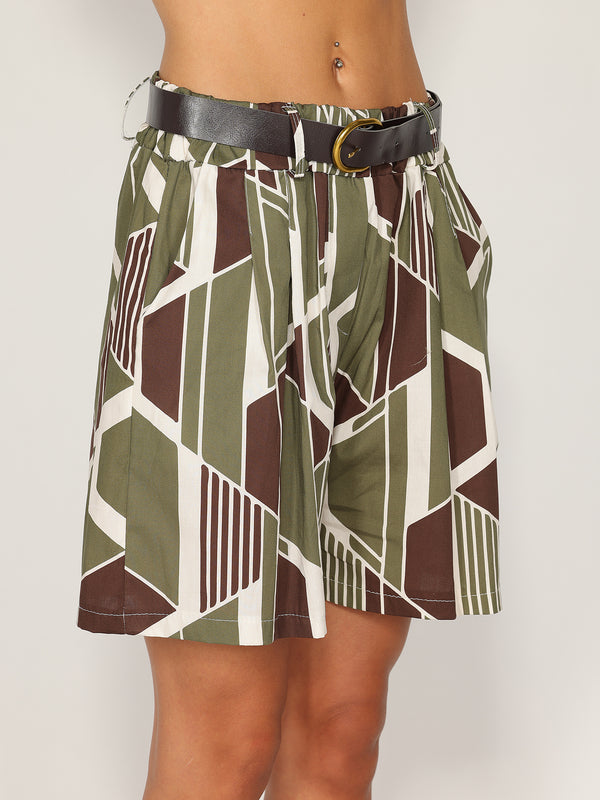Shorts in fantasia geometrica