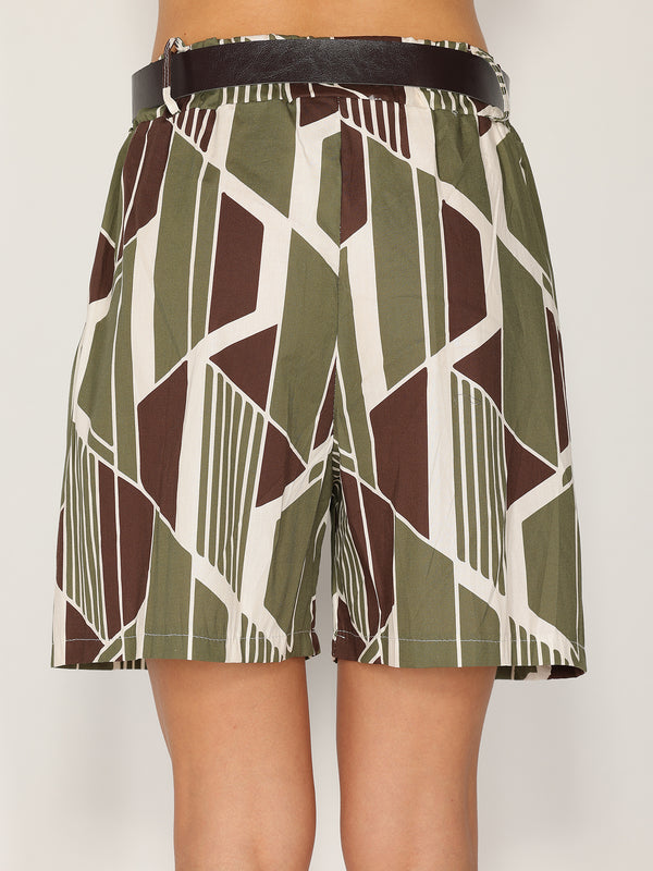 Shorts in fantasia geometrica