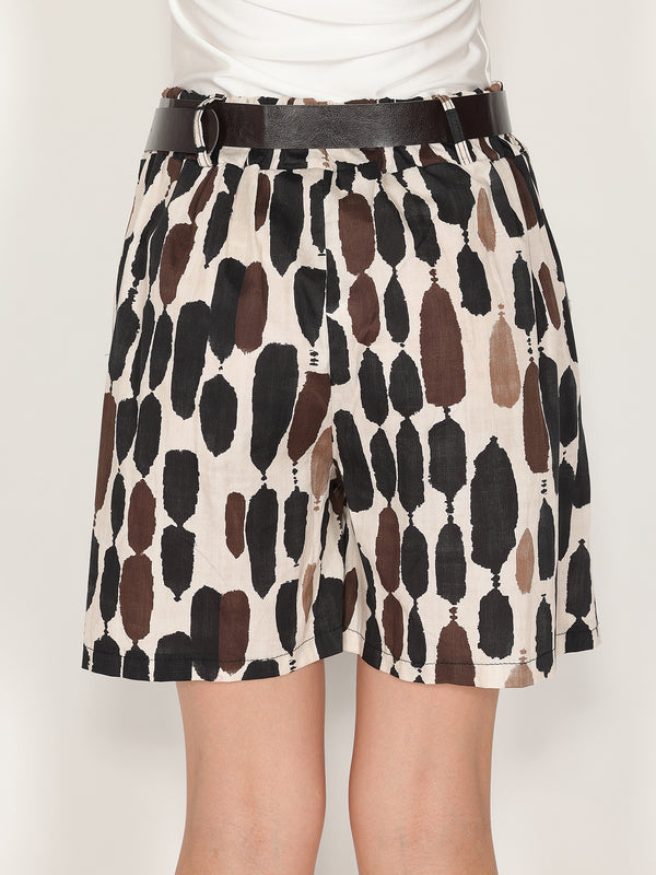 Shorts in fantasia a pois