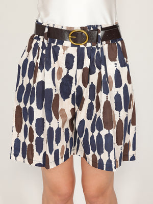 Shorts in fantasia a pois