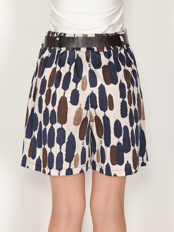 Shorts in fantasia a pois