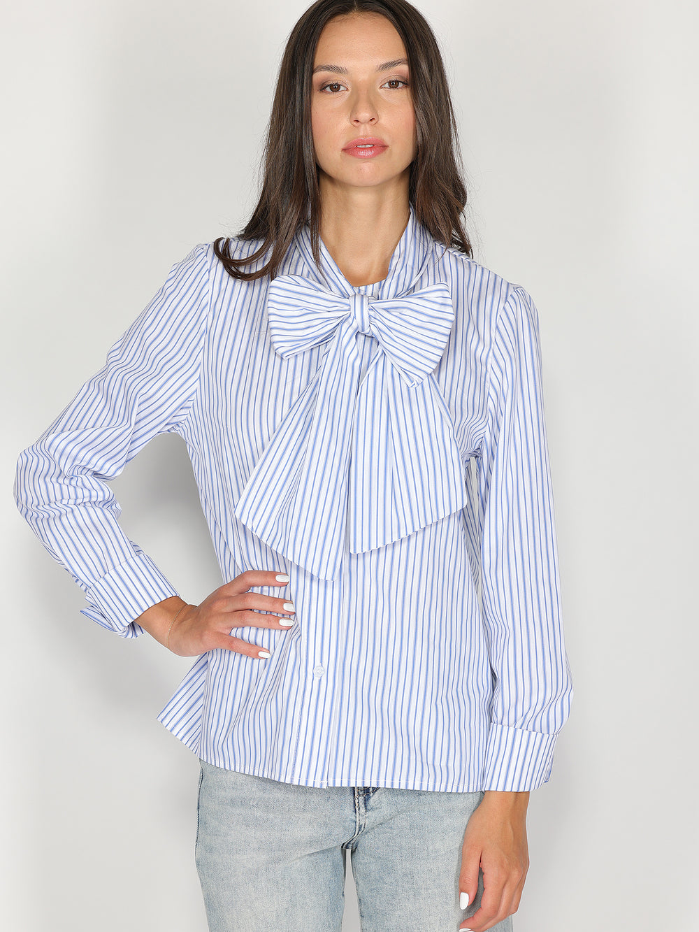 Camicia a righe con fiocco