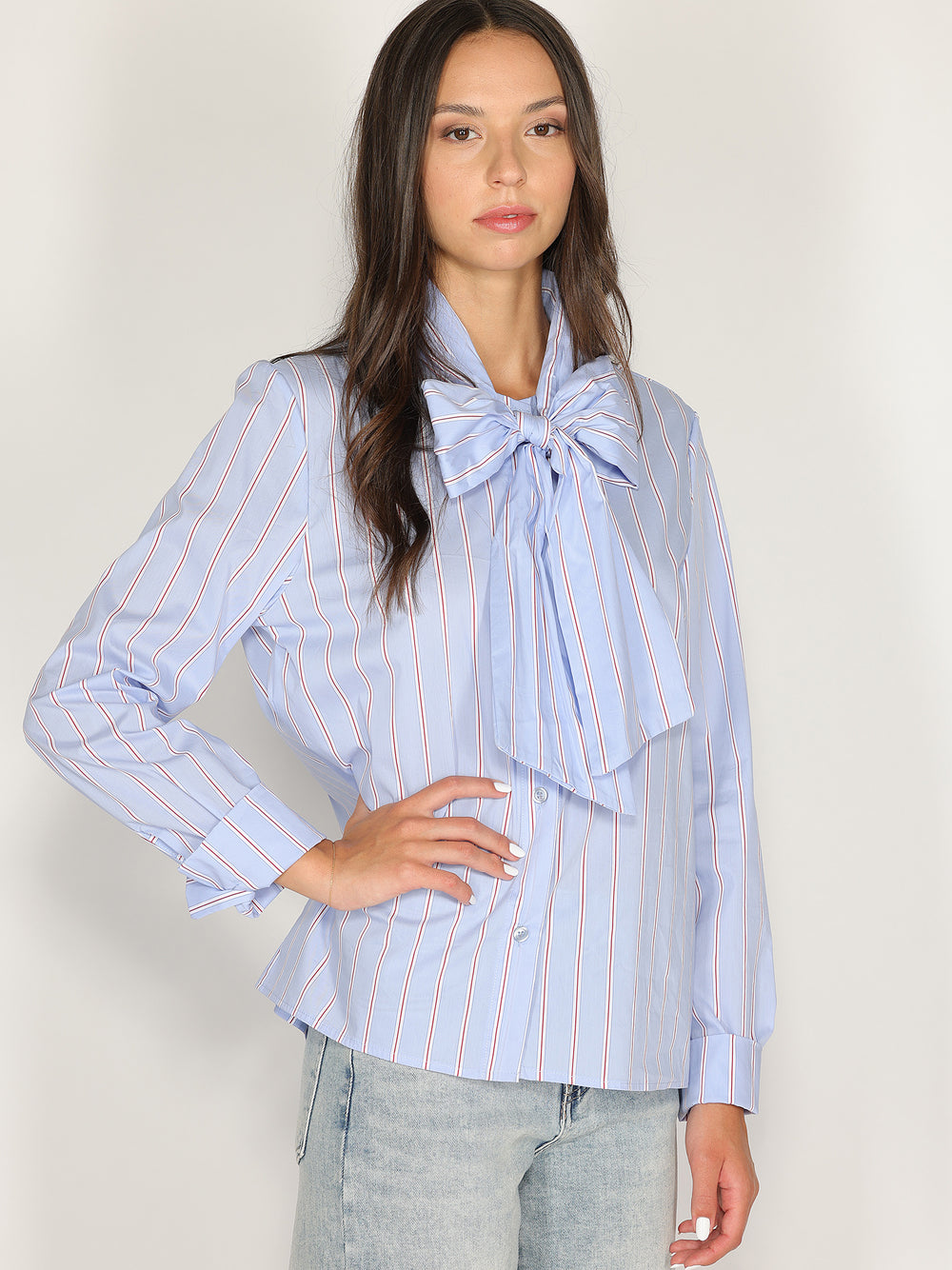 Camicia a righe con fiocco