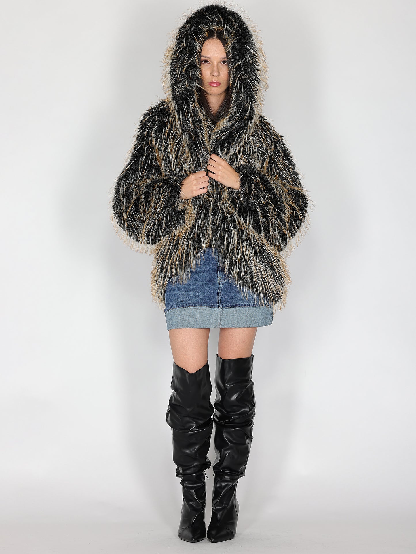 Pelzmantel mit Kapuze