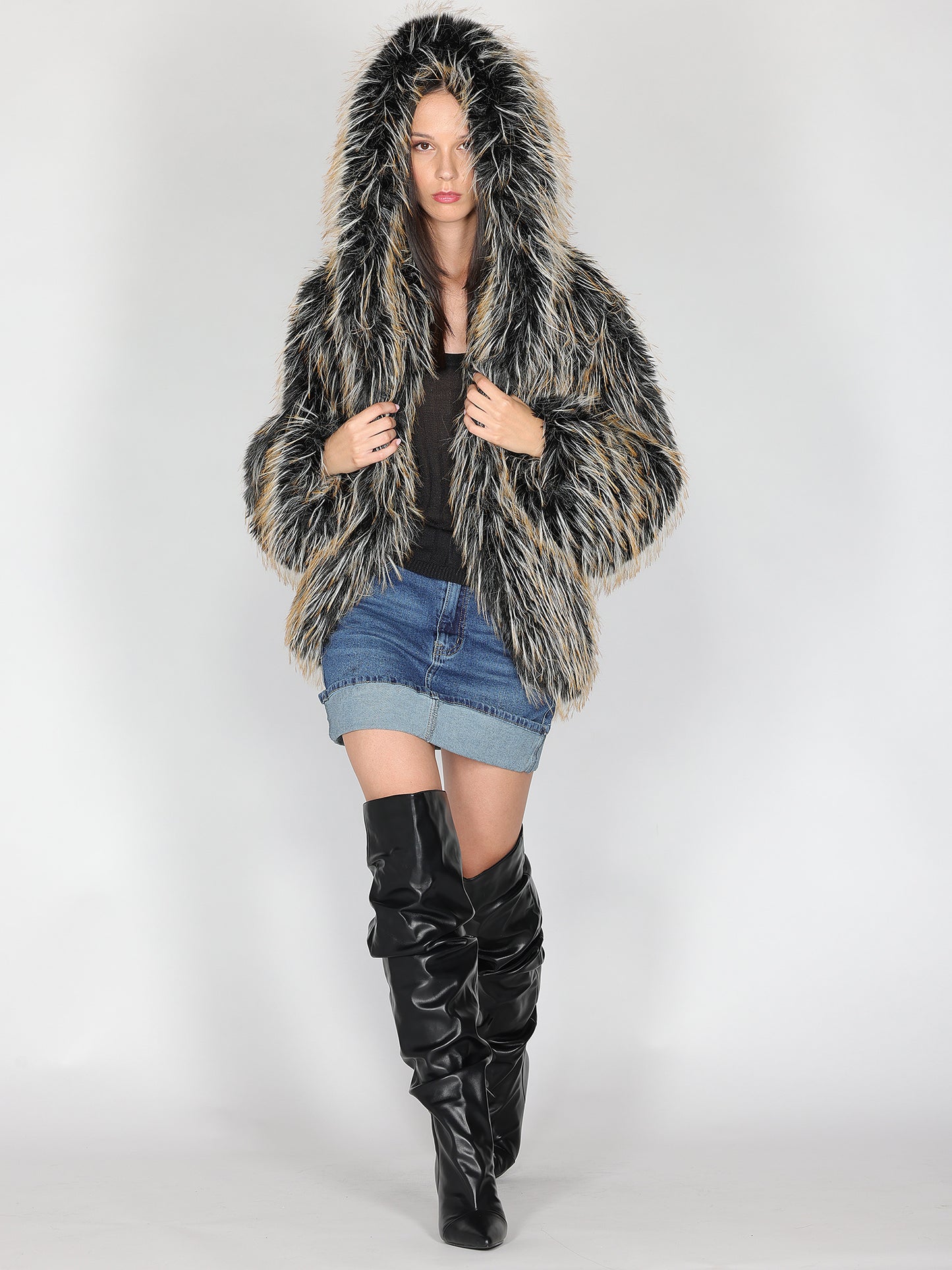 Pelzmantel mit Kapuze