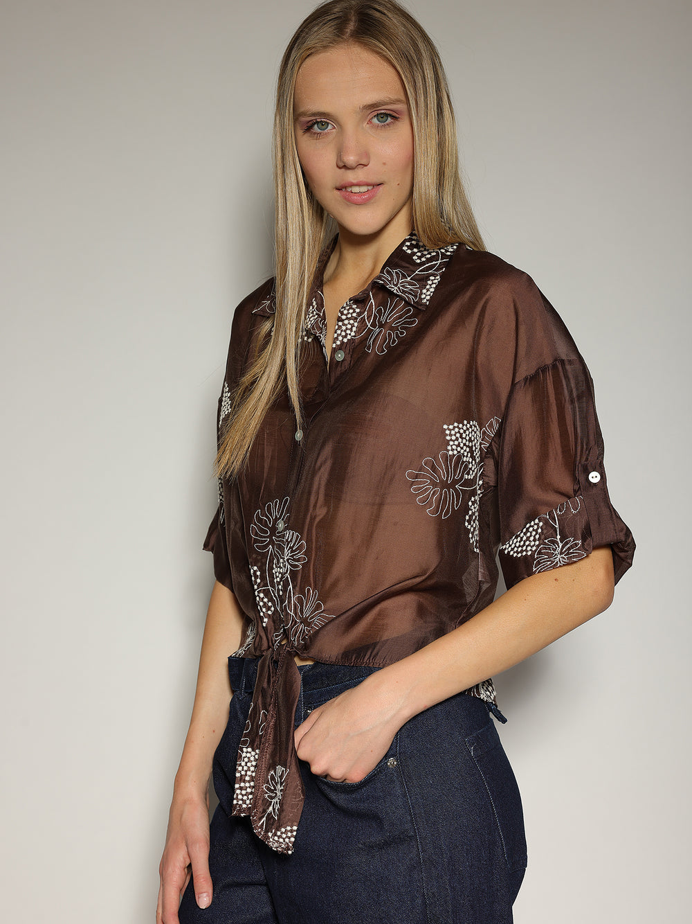Camicia Cacao con ricami