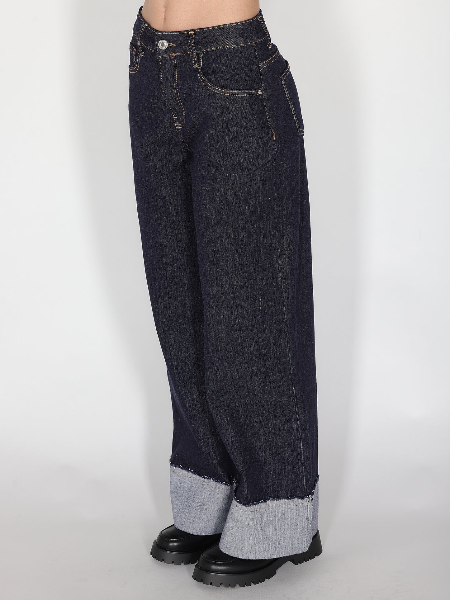 Jeans a palazzo con risvolto