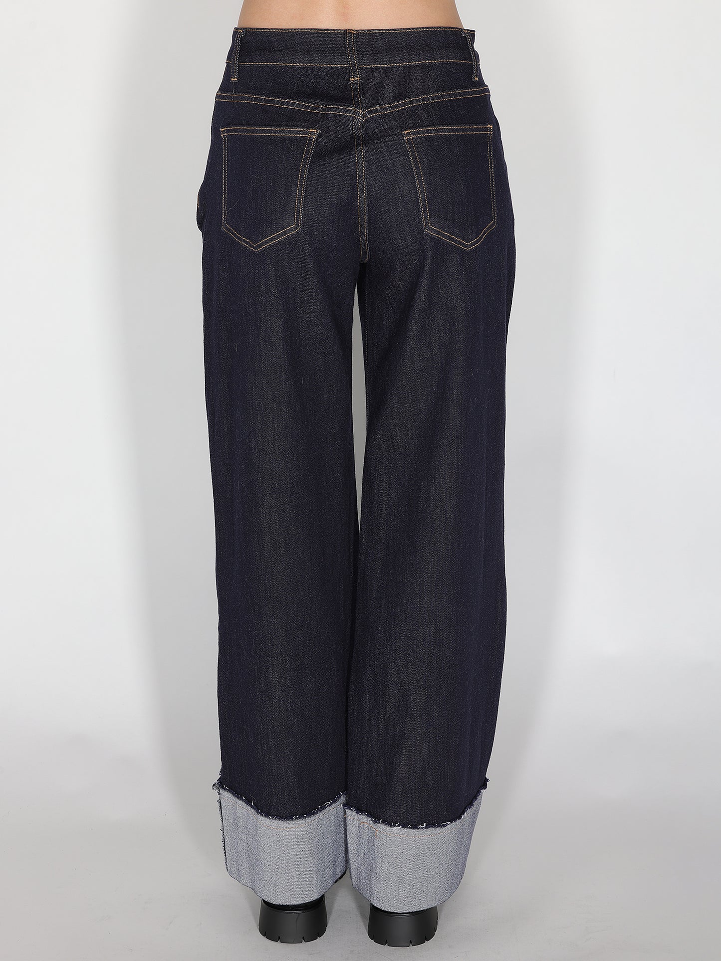 Jeans a palazzo con risvolto