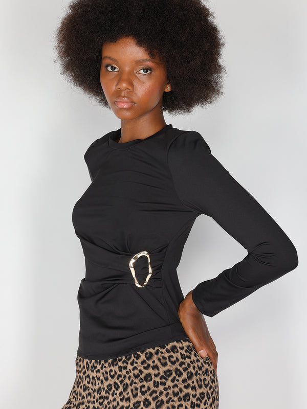 Maglia con gioiello a lato