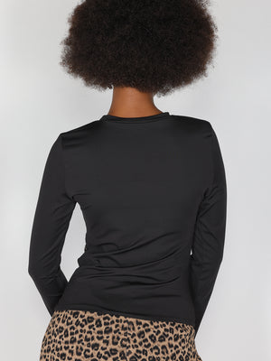 Maglia con gioiello a lato