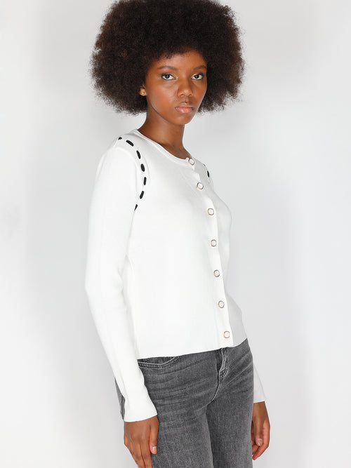 Pullover mit Knöpfen