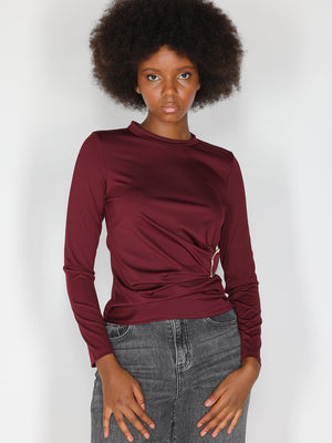 Maglia con gioiello a lato