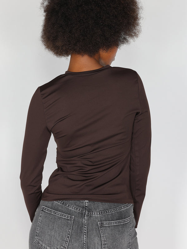 Maglia con gioiello a lato
