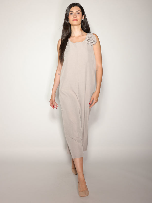Tuta Beige con dettaglio a forma di rosa