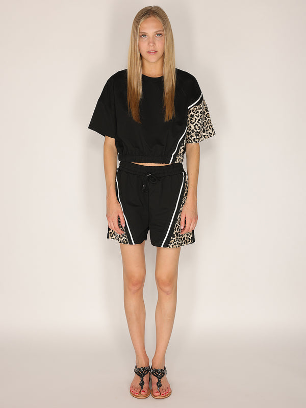 T-shirt e shorts in cotone leopardato