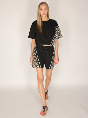 T-shirt e shorts in cotone leopardato