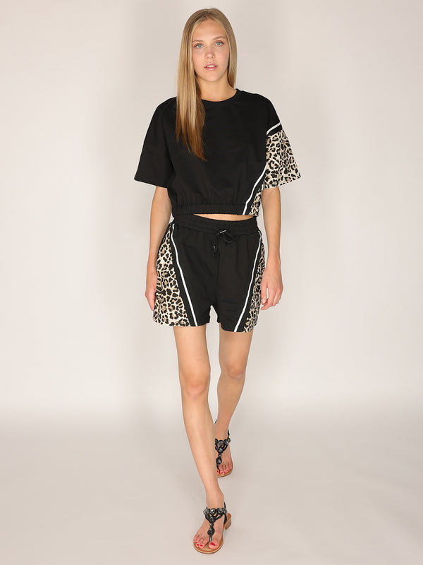 T-shirt e shorts in cotone leopardato