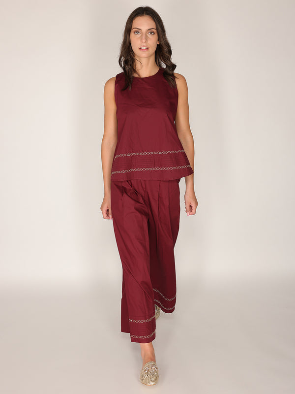 Top in cotone ricamato