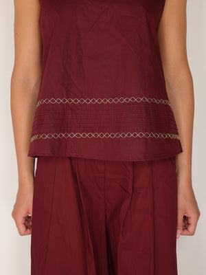 Top in cotone ricamato