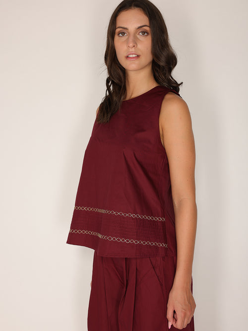 Top in cotone ricamato