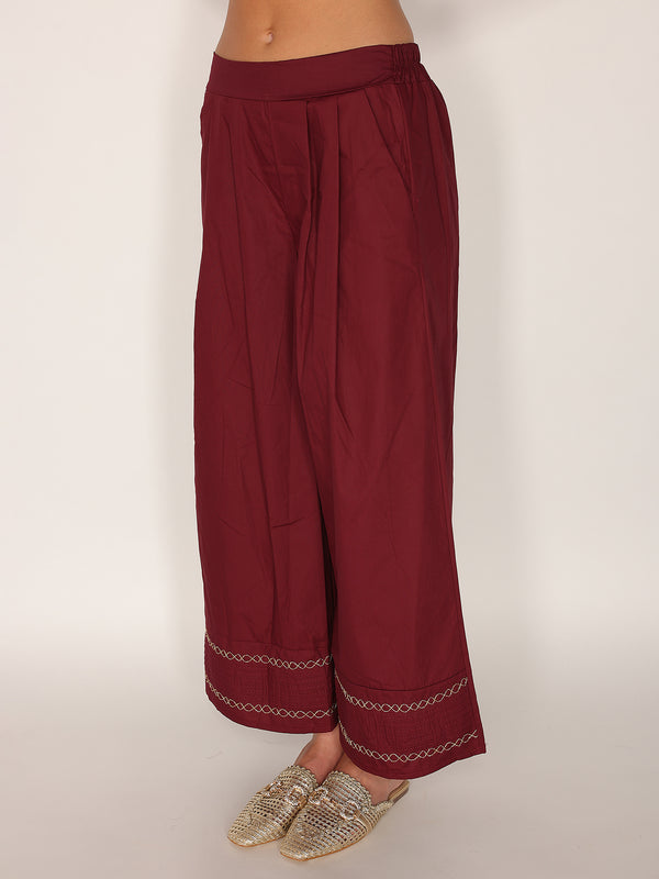 Pantalone in cotone con fondo ricamato