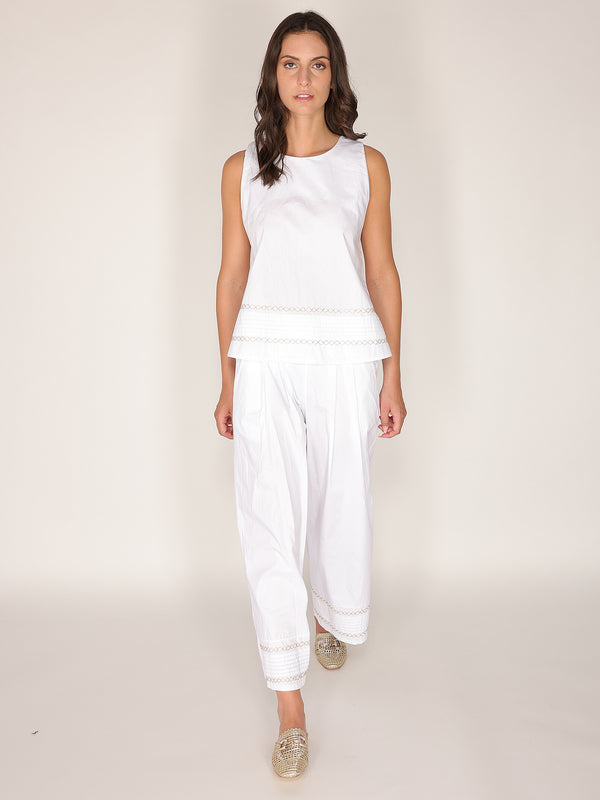 Top in cotone ricamato