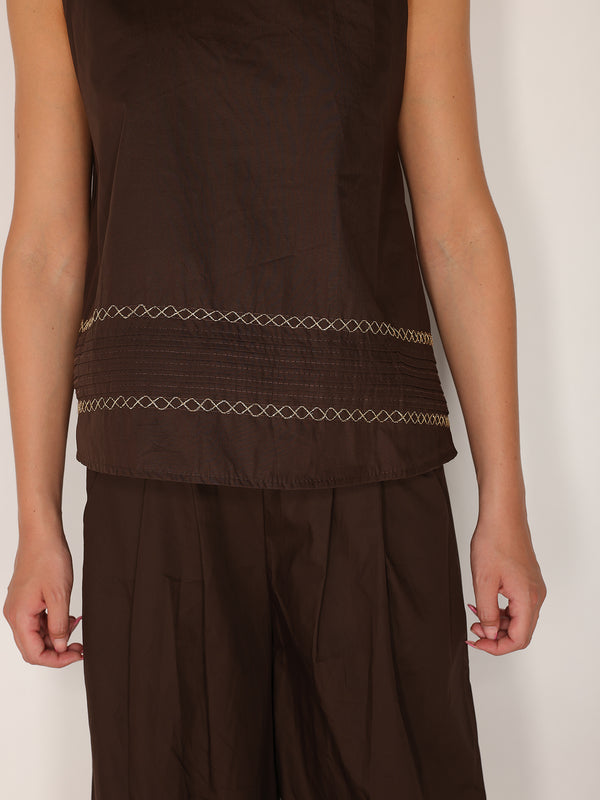 Top in cotone ricamato