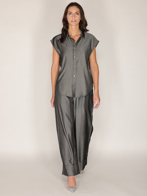 Completo camicia e pantaloni