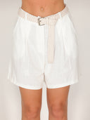Short in lino con cintura