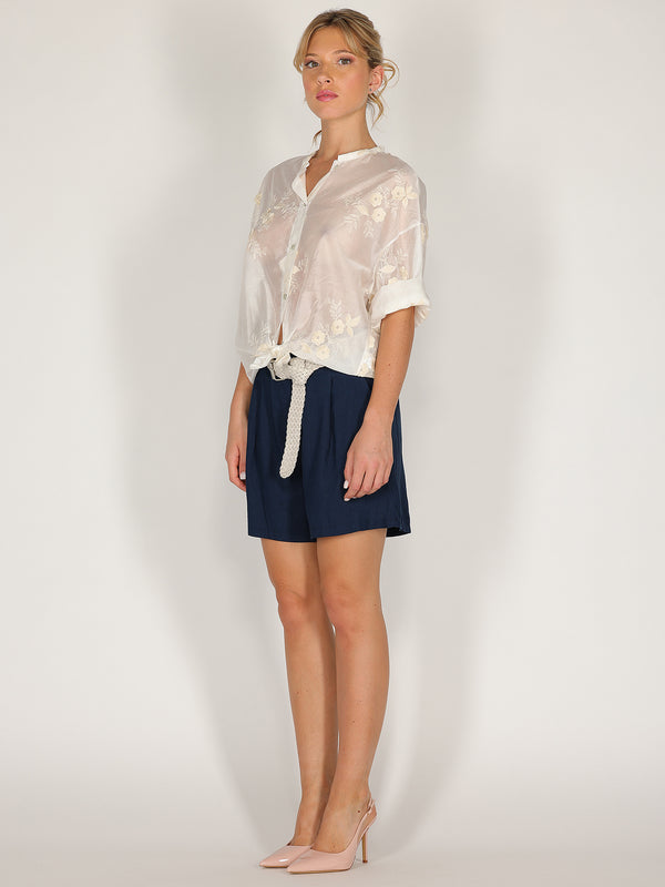 Short in lino con cintura