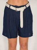 Short in lino con cintura