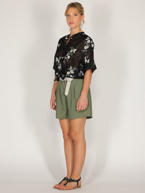 Short in lino con cintura
