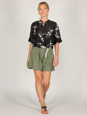 Short in lino con cintura