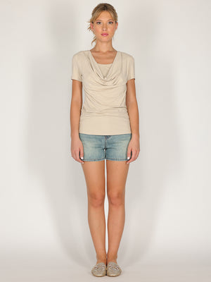 T-shirt con doppio scollo